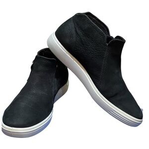ECCO SOFT NUBUCK LOW ZIP SNEAKER BOOTIES SZ 8-8.5/39 EUC